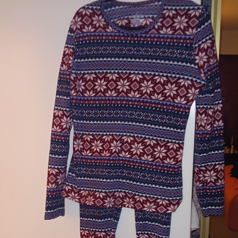 Cuddl Duds Red and Blue Patterned Fleece Top